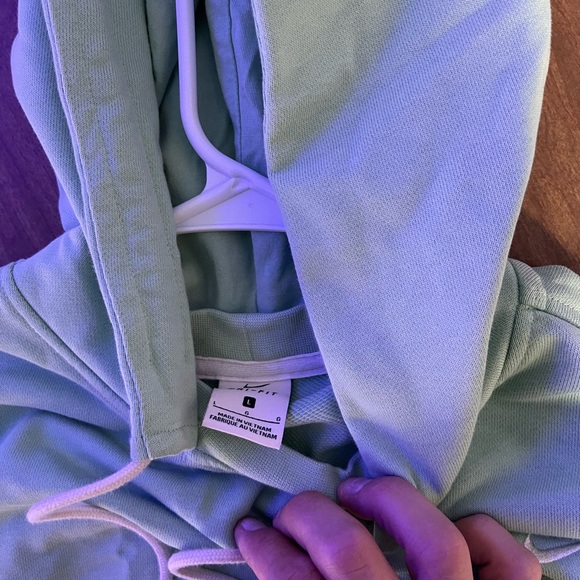 Nike essentials sweatshirt - Picture 3 of 4